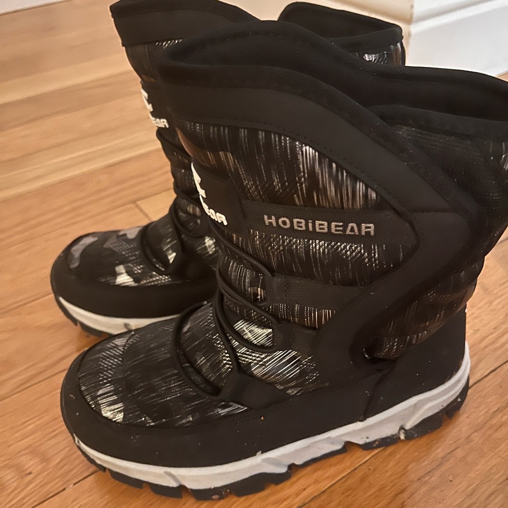Boys Snow Boots size 2